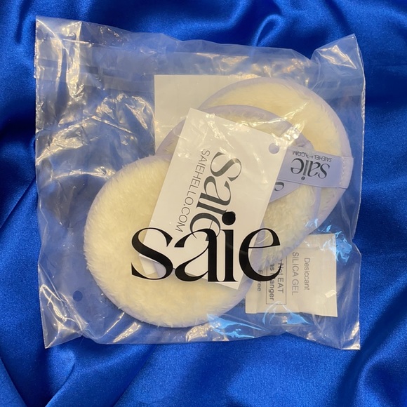 Saie Beauty Rounds - Picture 2 of 2